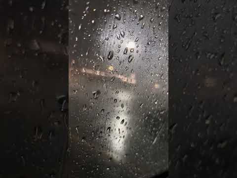 اجمل شعور تنام ع صوت المطر           