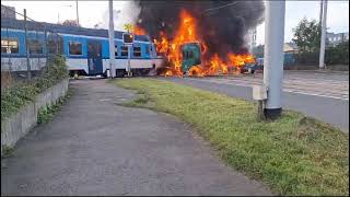 Po nehodě vlaku v Olomouci začal hořet kamion