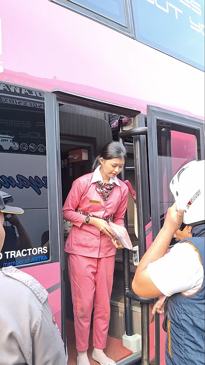 PRAMUGARI CANTIK SOPAN  MENAWAN🥰#pramugari #bus #kencana #viral#fypシ゚ #viralshorts #fyp #viralvideo