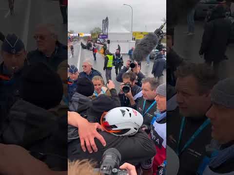 Van der Poel totalement à bout de souffle après sa victoire #shorts #cycling #sports
