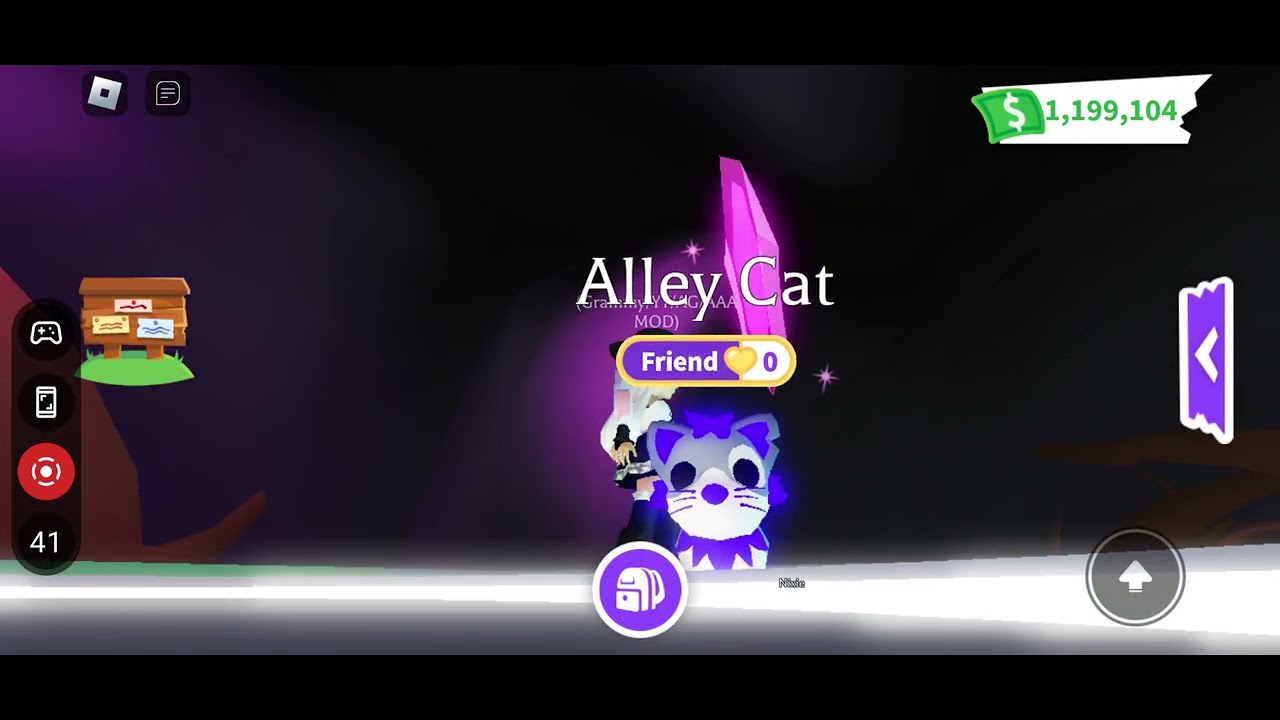 Mega Alley Cat has a bandage on its tail! never noticed 🤣🤣