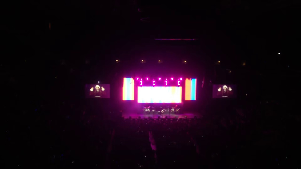 Meghan Trainor Lips Are Movin’ (live 12/3/2016) YouTube