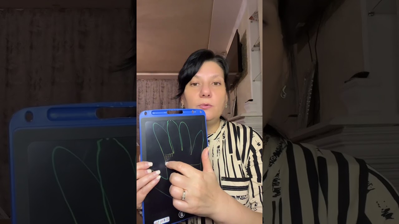 Крест под указательным пальцем