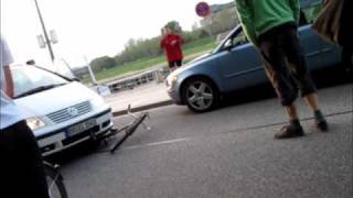 Car crushes bike @ Critical Mass Dresden, April 2011