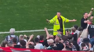 St.Pauli Fans das Spielfeld zu Stürmen und mit der Mannschaft Feiern | St. Pauli - VfL Osnabrück 3:1