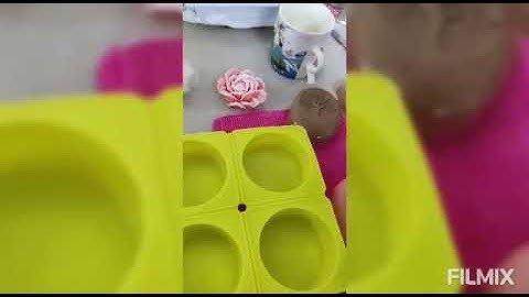 melt n pour soap making flowers in transparent soap flower embed diy