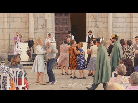 Ambientazo en el Plaza del Ayuntamiento de Ponferrada con Los Pamplinas