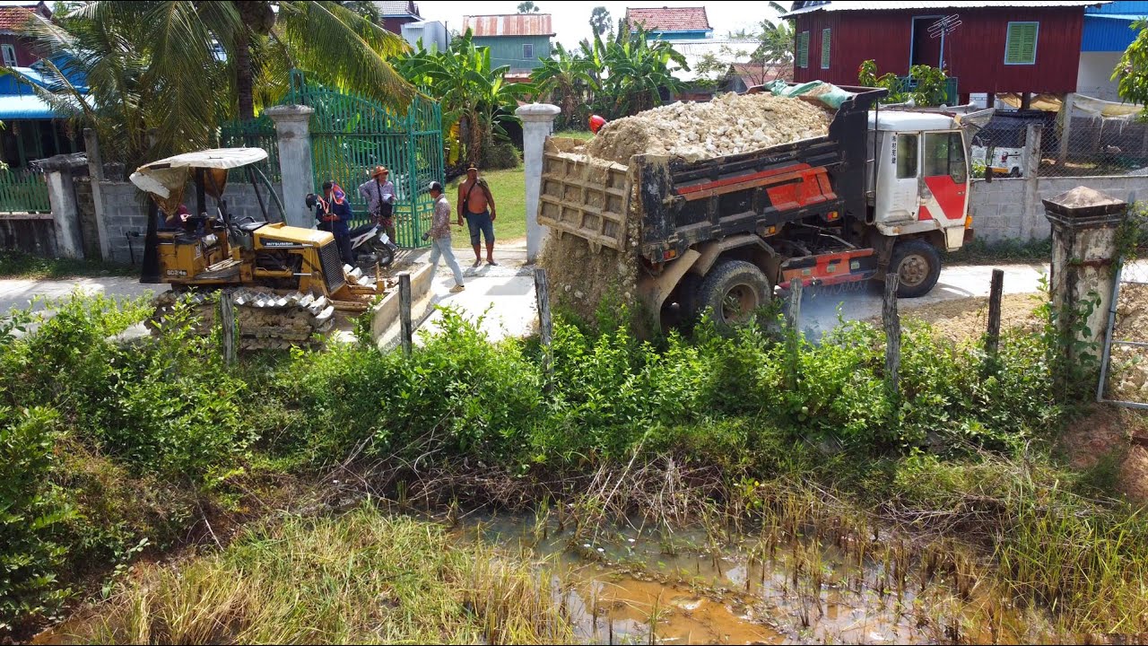 First Start New PROJECT!! LANDFILL Delete Deep Land in Flooded Area Use Strong Dozer & 5Ton Truck.
