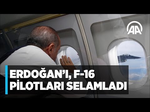 Cumhurbaşkanı Erdoğan'ı F-16 pilotları selamladı