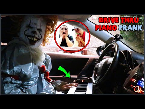 pennywise-plays-piano-in-drive-thru-prank!!