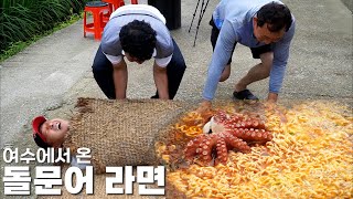 친구와멍석말이후 문어라면  [Ramen with octopus]