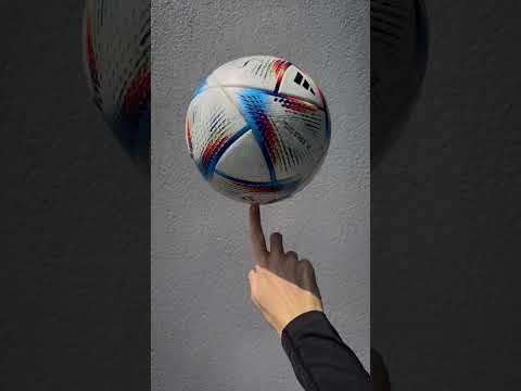 Видео: Когда в последний раз использовались кожаные футбольные мячи?