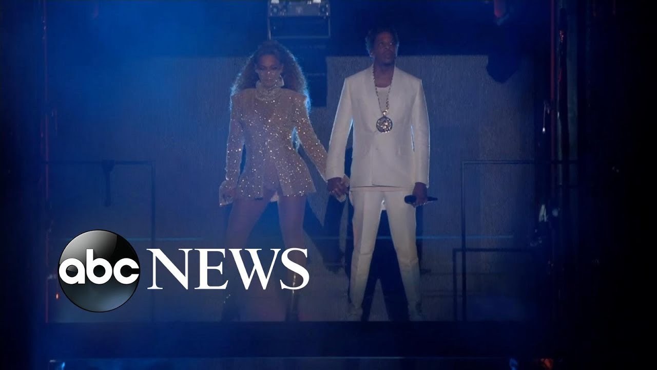 Beyonce and JayZ celebrate 10 years of marriage on stage by performing a duet YouTube