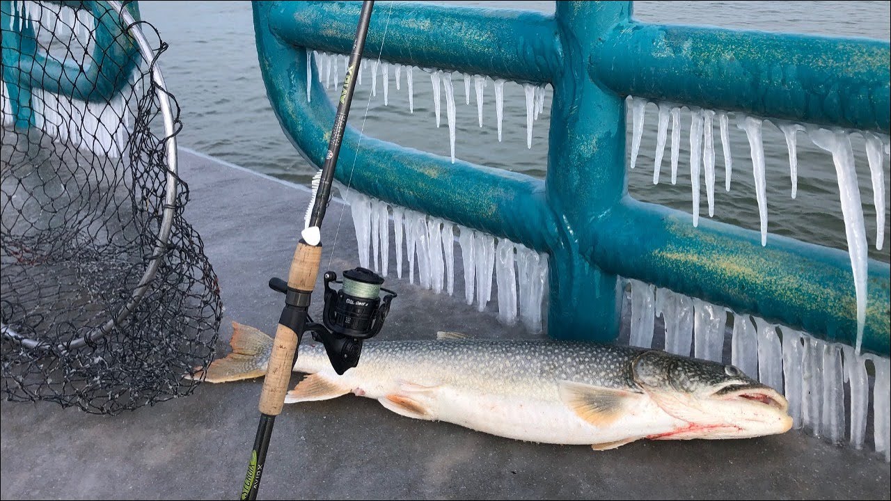 Saginaw Bay LAKE TROUT Fishing // Lake Huron Pier Casting Caseville