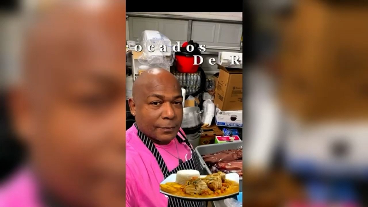 Richard Barker de chofer a cocinero😨 vende encocado en la Yoni