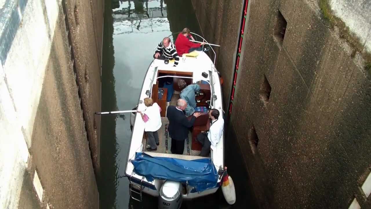 Mosel - Bootsschleuse mit neuer Technik