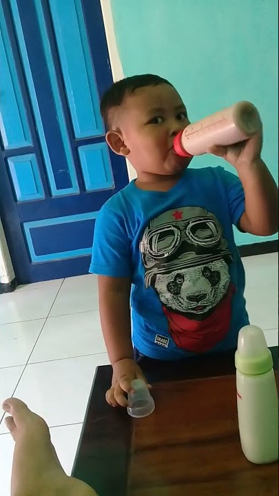 Bikin dua botol susu dengan rasa yg berbeda supaya juan mau minum susu lagi