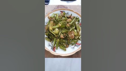 ngọn núc nác xào thịt