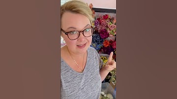 What’s the best way to store florals in a wreath workshop? 🌺