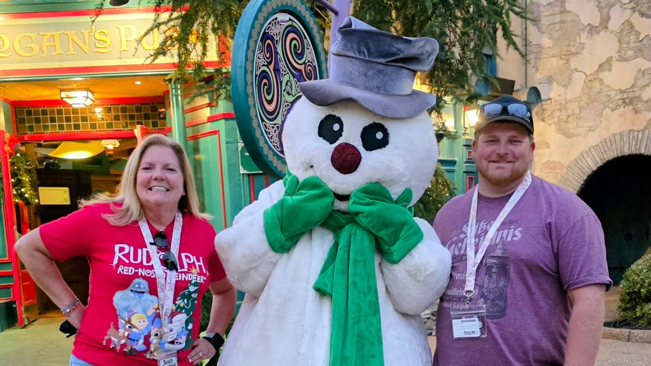 BUSCH GARDENS WILLIAMSBURG CHRISTMASTOWN — шоу, праздничный камин Санта-Клауса и дополнительные у...