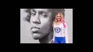 Emily Rogawski  Avec sa veste de Chelsea sur le dos, elle a attiré les caméras Wealth