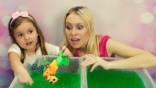 Super Gelli Baff Toy Challenge Game with Liza and Mommy! LOL Surprise Pets Dinosaurs