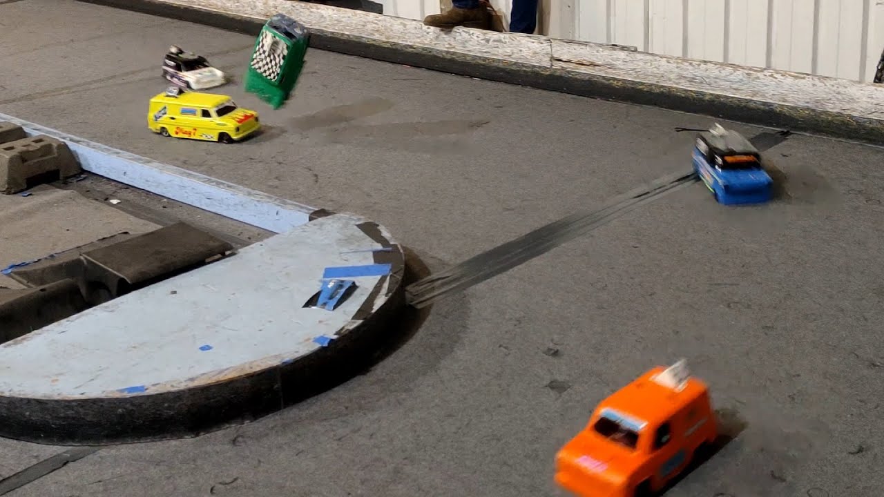 Brentwood Rc Raceway. Vantacular Abs Van Bangers Round 1 Heat 1. 3rd January 2026