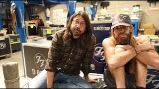 Taylor Hawkins e Dave Grohl mostram os equipamentos do Foo Fighters no Studio 606