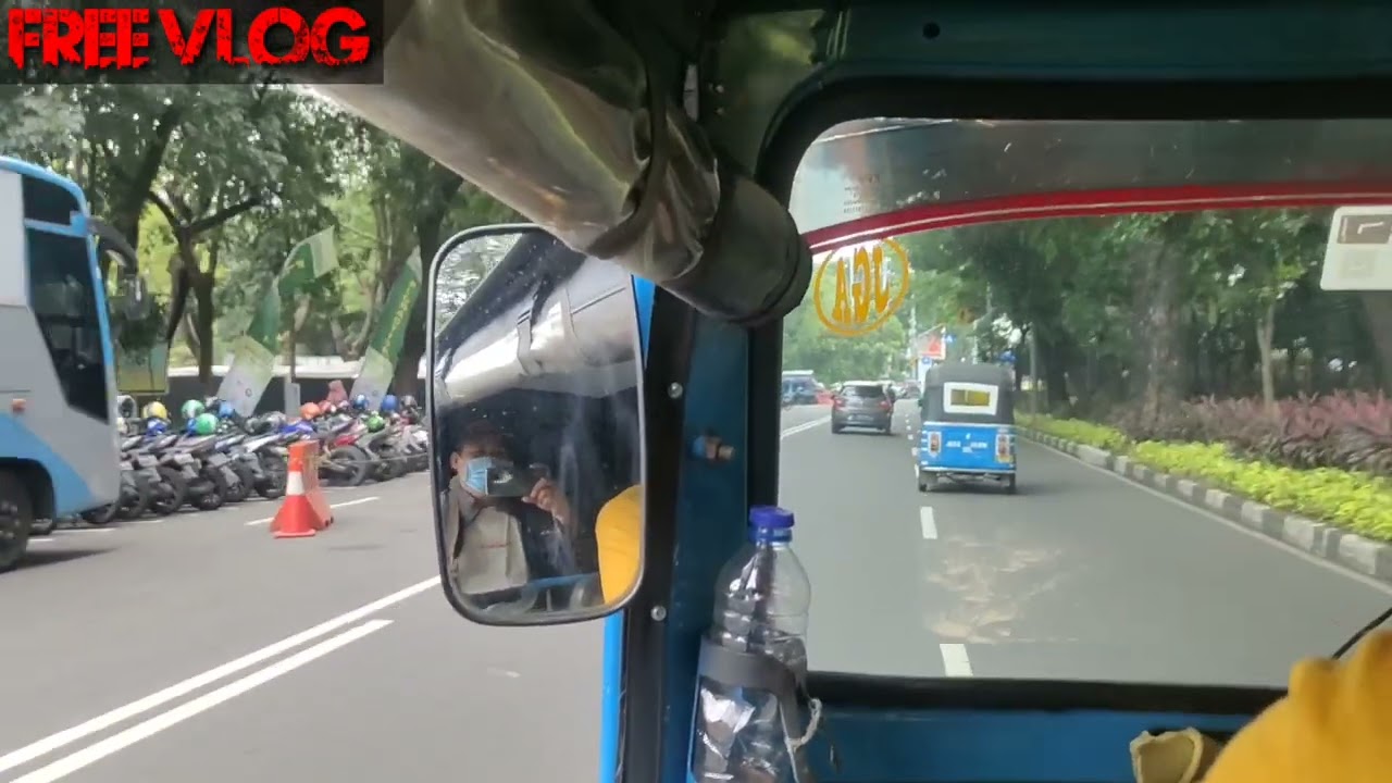Stasiun Gambir ke stasiun pasar Senen naik bajay Jakarta ongkos murah pelayanan ramah.