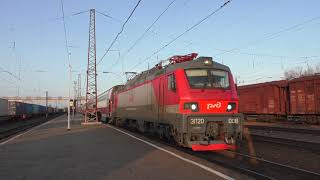 Электровоз ЭП20-008, отправление поезда/EP20-008 electric locomotive, train departing