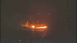 Se incendia el pesquero 'Siempre al Alba' de Santoña frente al Cabo Machichaco