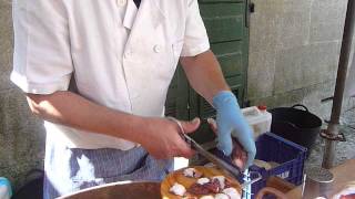 Pulpo Gallego in a street of Santiago - galiciai polip az utcán