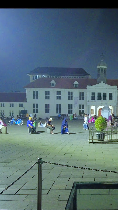 Suasana malam Wisata Kota Tua Jakarta