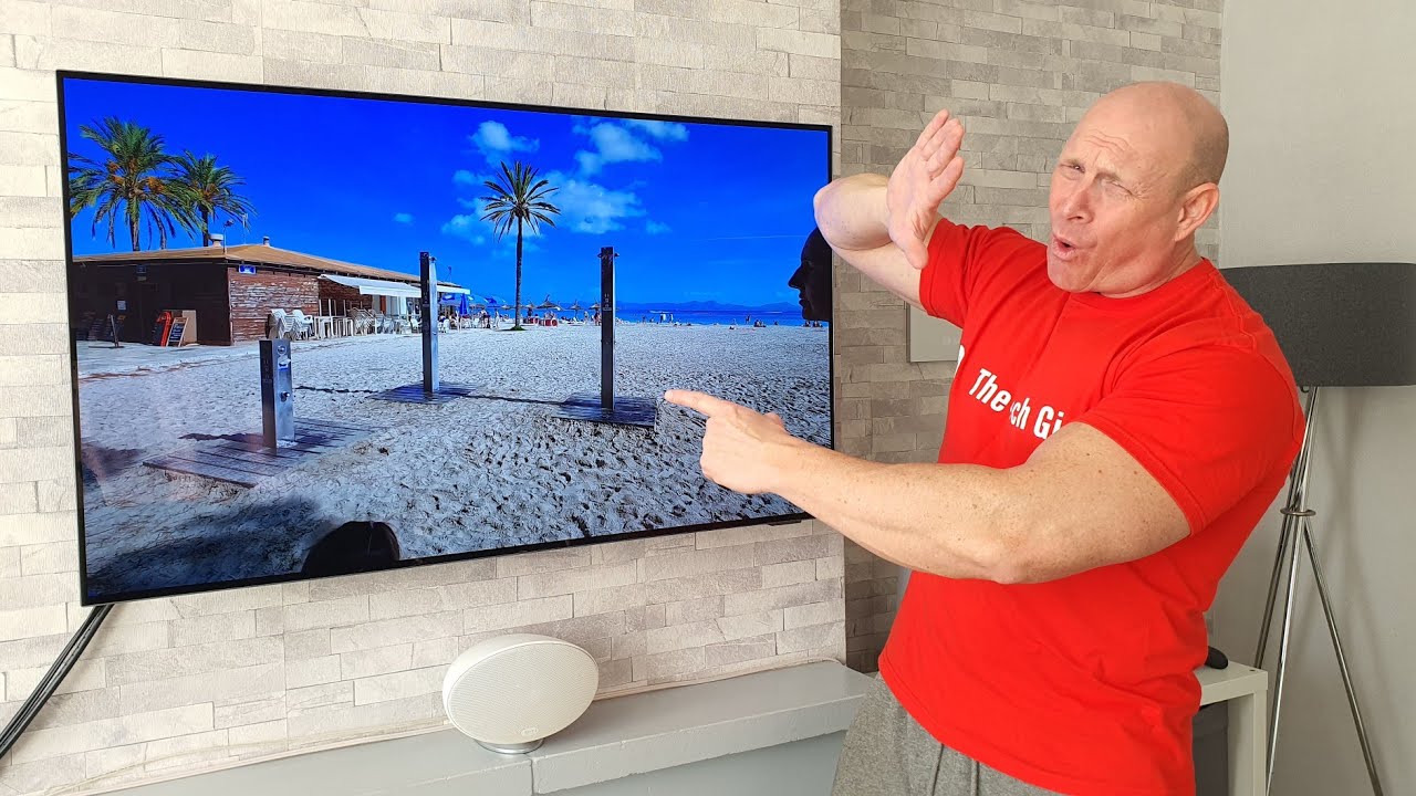 I tested an Ambilight OLED TV and it made me feel like a kid at Christmas