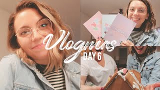 SCARY WORK DAY & GINGERBREAD HOUSE BUILDING / VLOGMAS