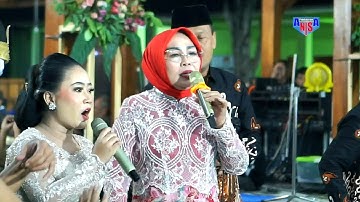 DUET...!  CAPING GUNUNG  -- EKA UGET UGET & SRI SUMARNI ( BUPATI GROBOGAN )