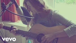 Video thumbnail of "Emma Bale - Strange Entity (Oscar And The Wolf cover) (Live @ PopVilla)"