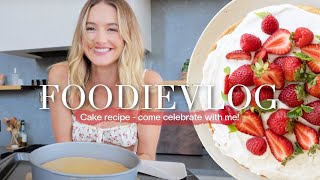 Day in the life | Morning routine, Workouts & Baking a Vegan Strawberry Cake! | Sanne Vloet