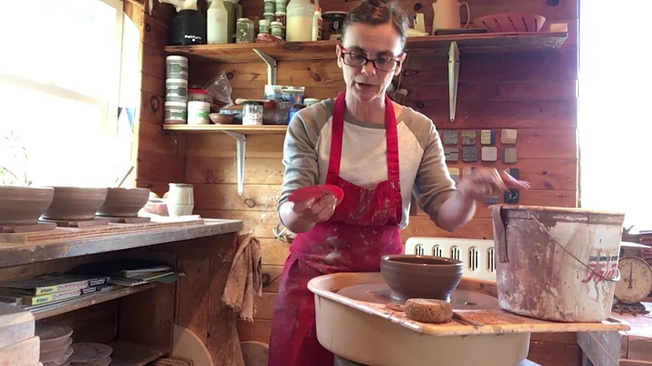 In the Studio with Julie Crosby - Throwing Soup Bo...