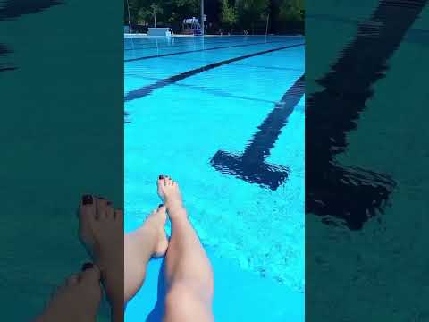 #feet #foot #pool #pedicure #barefoot