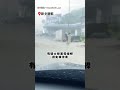【注意安全】新北大雨狂炸 騎士路旁緊抱電線桿｜新北市｜馬路｜騎士｜淹水