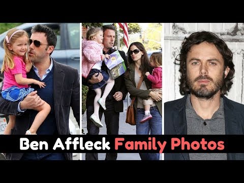 Actor Ben Affleck Family Photos with Wife Jennifer Garner, Former Partner, Daughter, Son & Parents