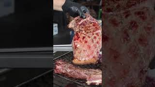 Churrasco na rua: 1 tonelada de carnes