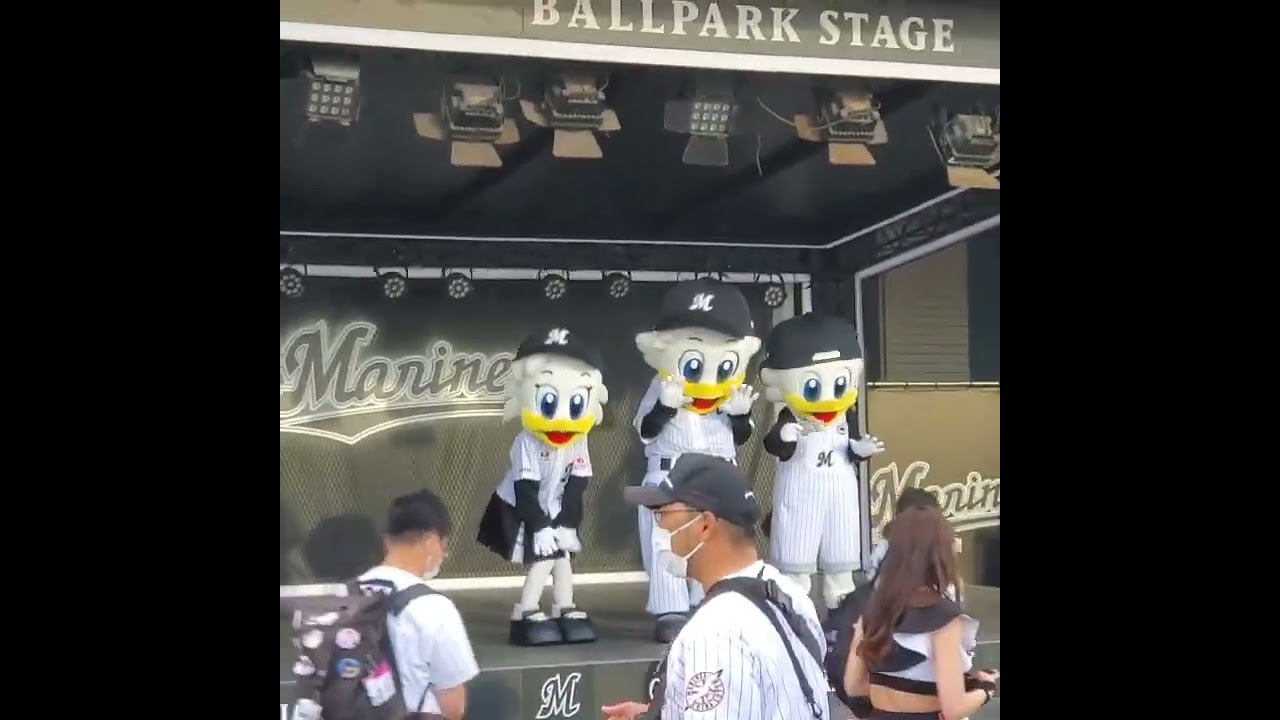 20230505 試合前、球場外を盛り上げるのマーくん、ズーちゃん、リーン