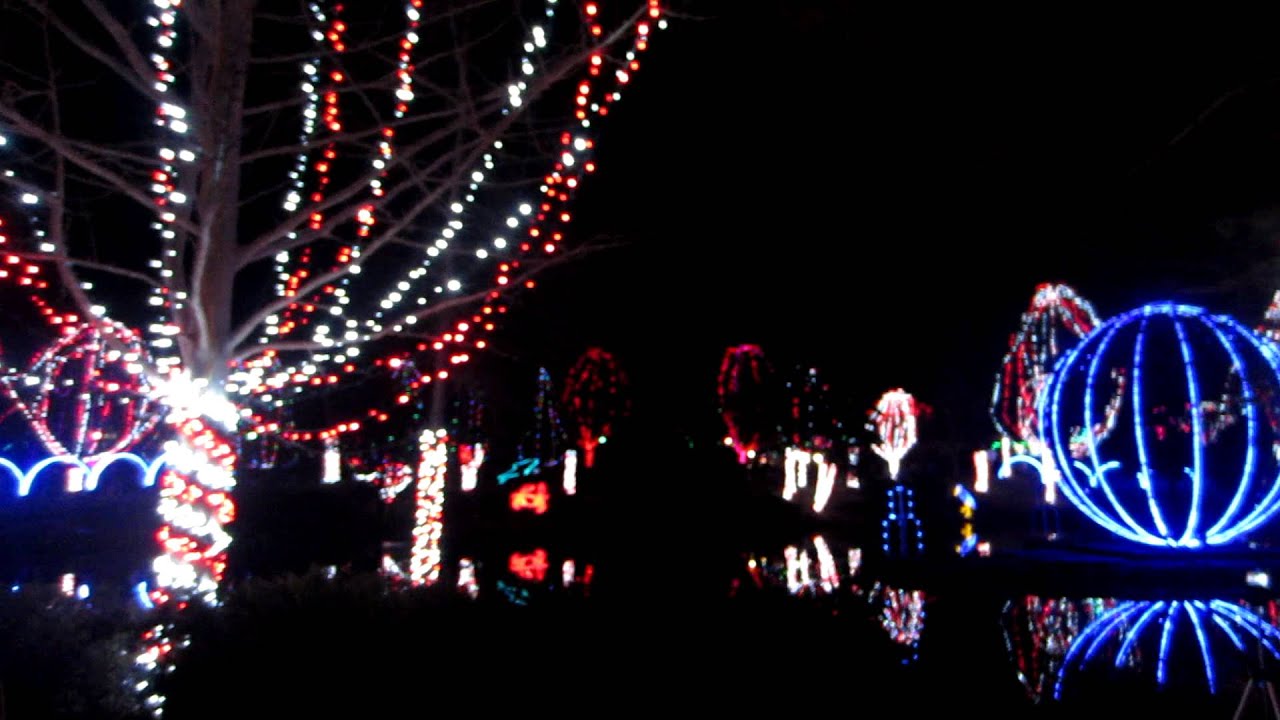 Wildlights at the Columbus Zoo Light Show - YouTube