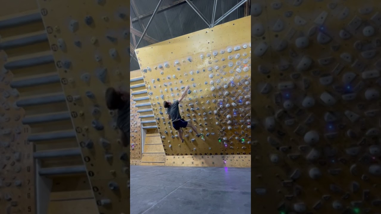 SALATHE V9 (7C) Moonboard 2016 Benchmark - YouTube