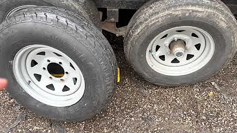 The Best Way To Change A Trailer Tire [In 5 Minutes]