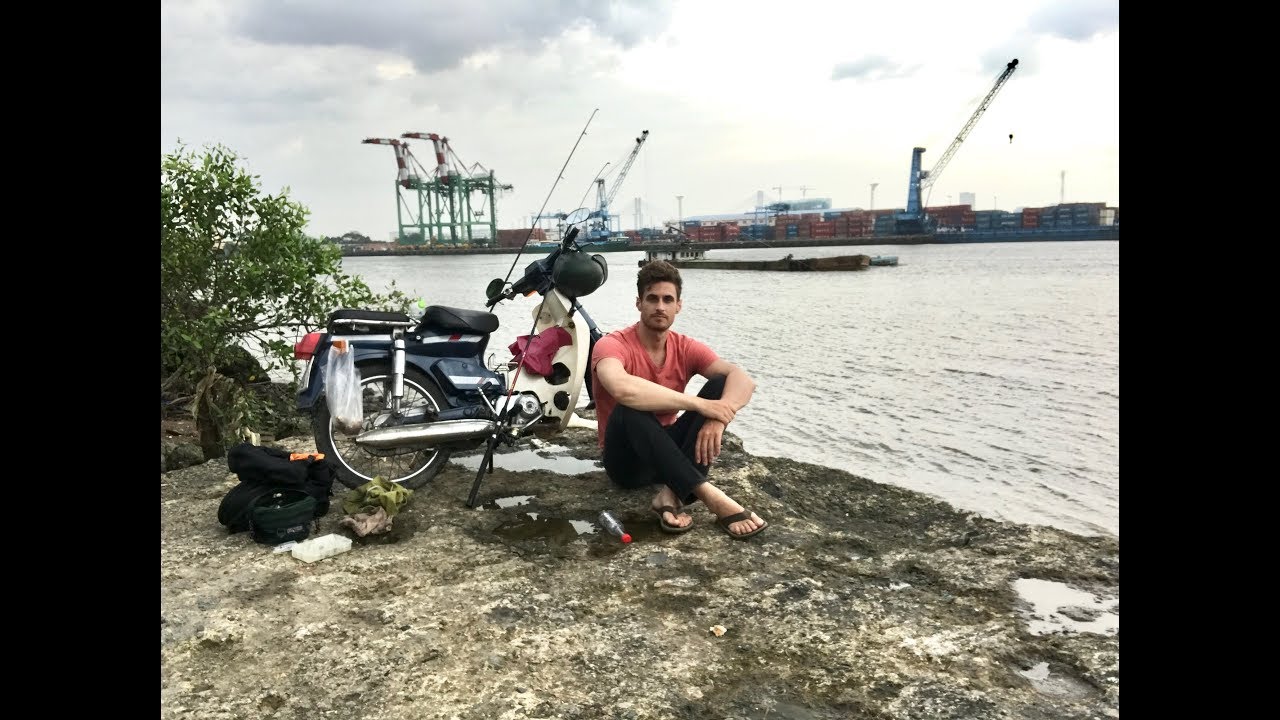 Fishing the Saigon River (Ho Chi Minh City, Vietnam)/ Câu Cá ở Sông Sài Gòn