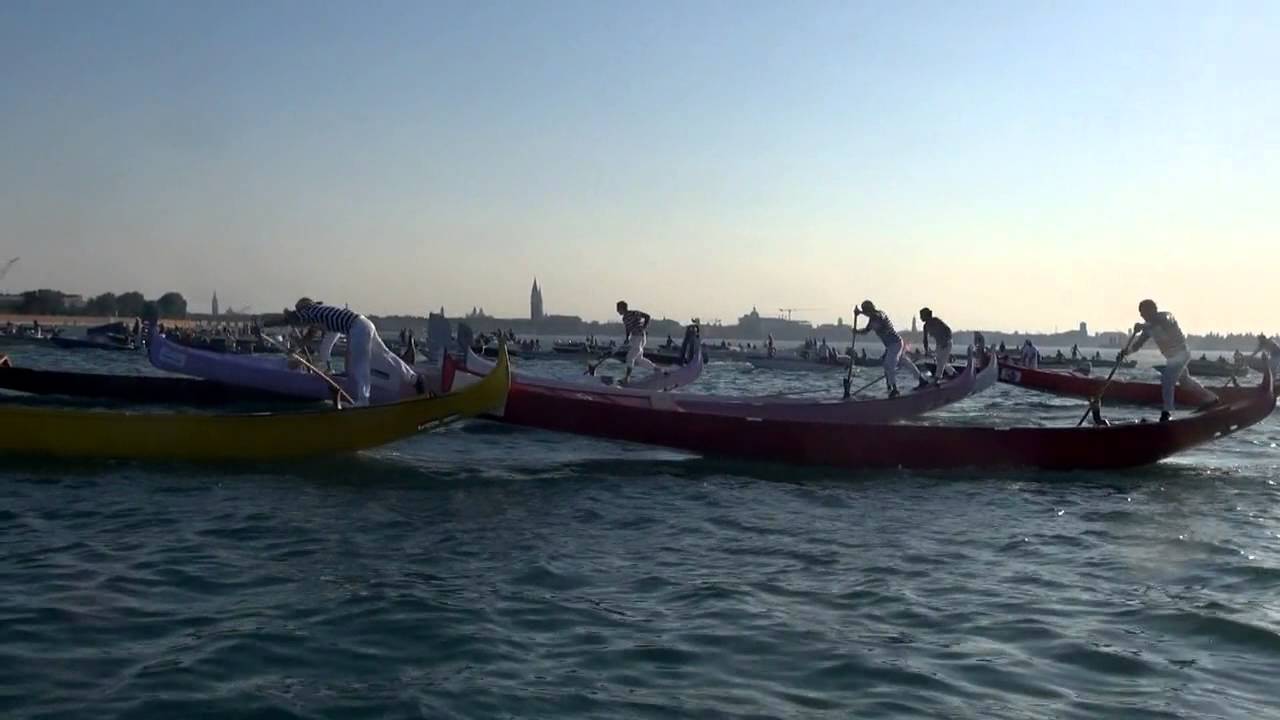 2014 07 06 Murano h 19.06.48 Gondole Uomini (riprese R. Brugin)