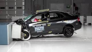 2007 Toyota Yaris moderate overlap IIHS crash test